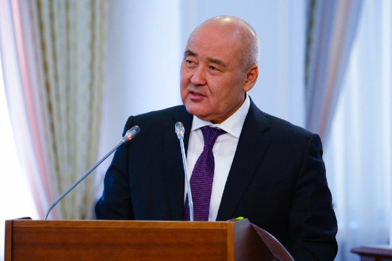 بٸزدٸڭ عالىمداردان فەرمەرلەر ارتىق بٸلەدٸ - ٶمٸرزاق شٶكەەۆ