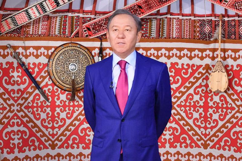 Нұрлан Нығматулин Абай өлеңдерін оқу эстафетасын өзбекстандық әріптесіне жолдады