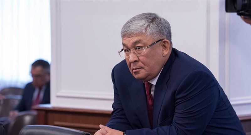Kósherbaev: Qazaq ádebietiniń antologiialaryn alǵan elderden 100 jýyq alǵys hat keldi