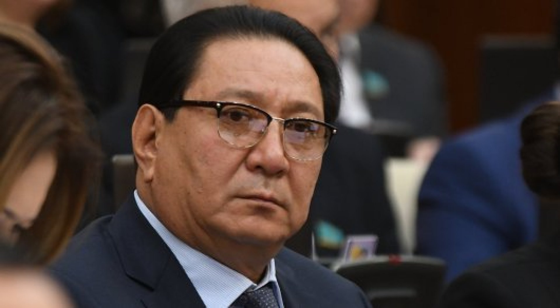 قازاقستاندا 800 مىڭ ادام ەڭبەكاقىسىن كونۆەرتپەن الىپ جٷر