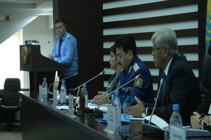 Temir ydyspen tamaqtanǵan balalardyń jaǵdaiy Amandyq Batalovtyń ashýyn týǵyzdy