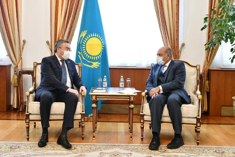 Мұхтар Тілеуберді ҚР Президентінің кеңесшісі Сэр Сума Чакрабартимен кездесті