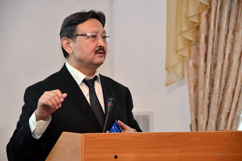 Ерден Қажыбек: Әліпби ауыстыру - әріп ауыстыру емес 