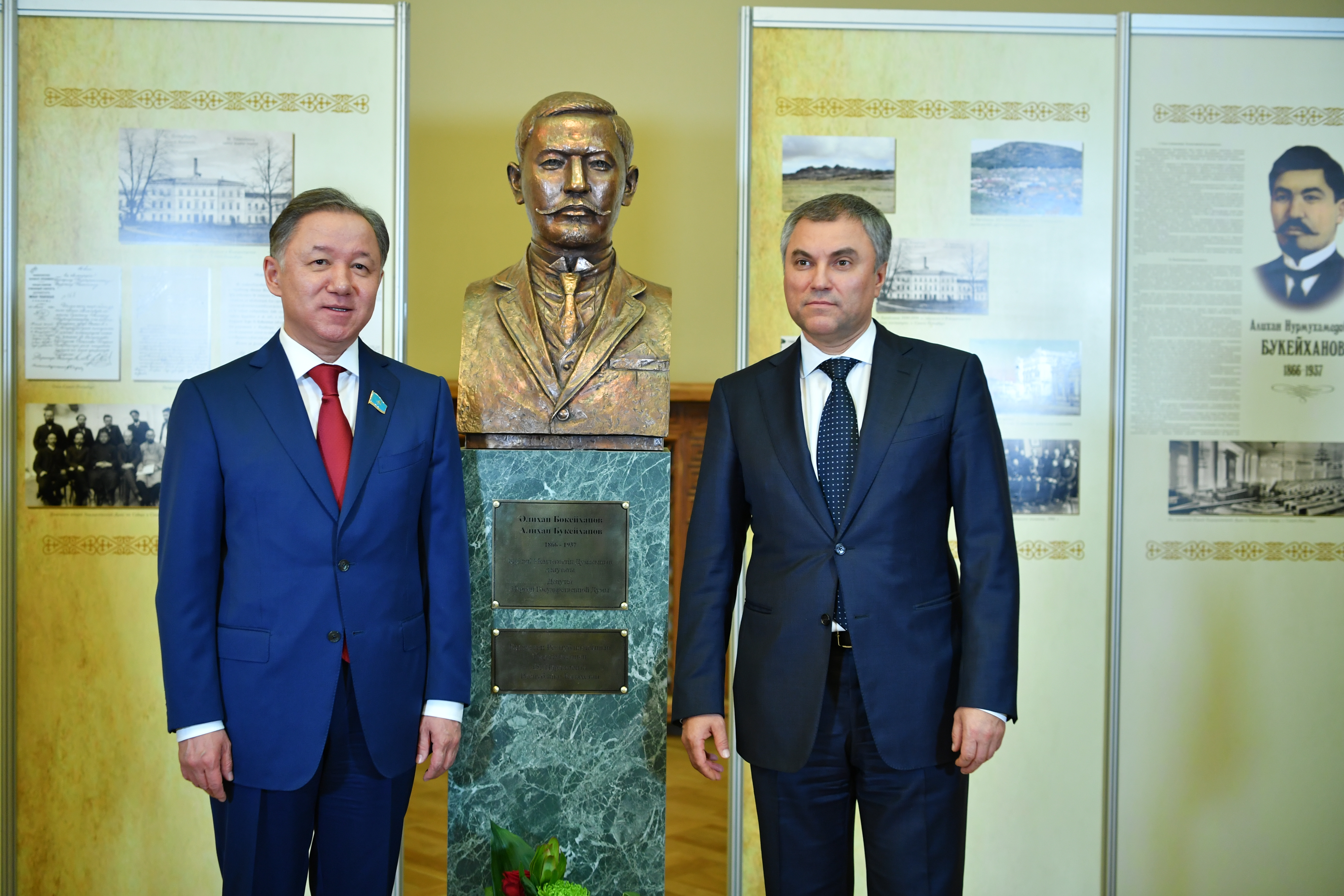Санкт-Петерборда Әлихан Бөкейханұлының ескерткіш мүсіні орнатылды