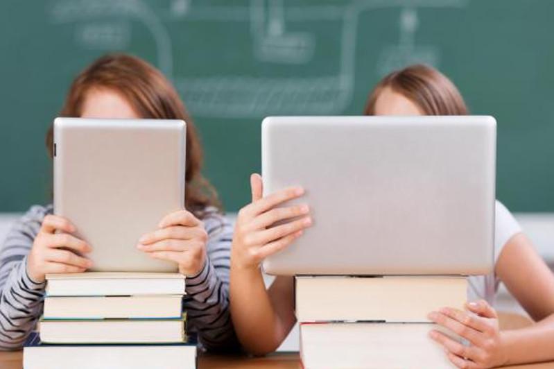 Mýsin bilim berý platformalarynyń básekelestigi týraly aitty