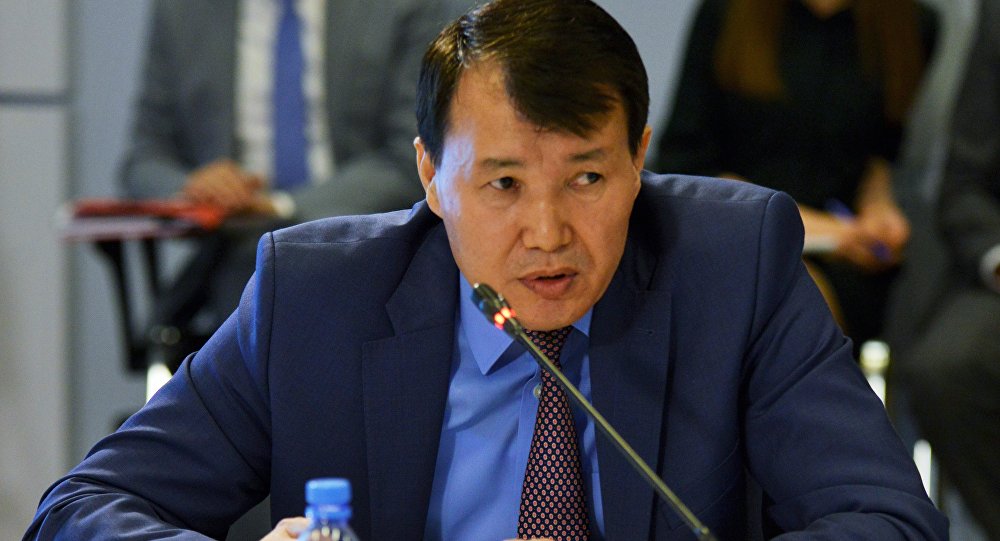 Алик Шпекбаев бір қорап кәмпиттің де пара екендігін ескертті