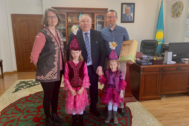 Моңғолияда қазақ тілін үйреніп алған канадалық отбасы Қазақстанға қоныс аудармақ