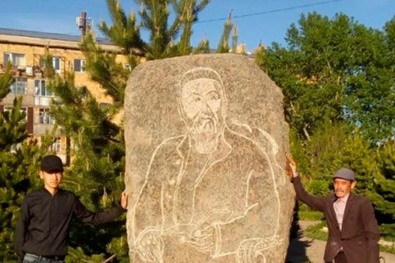 Қарқаралыда Абайдың портреті бейнеленген ескерткіш тас орнатылды