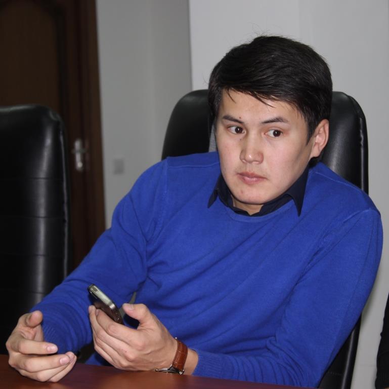 Азамат Әбілқайыр: "Жанарымда іркіліп жаңбырлы әлем..."