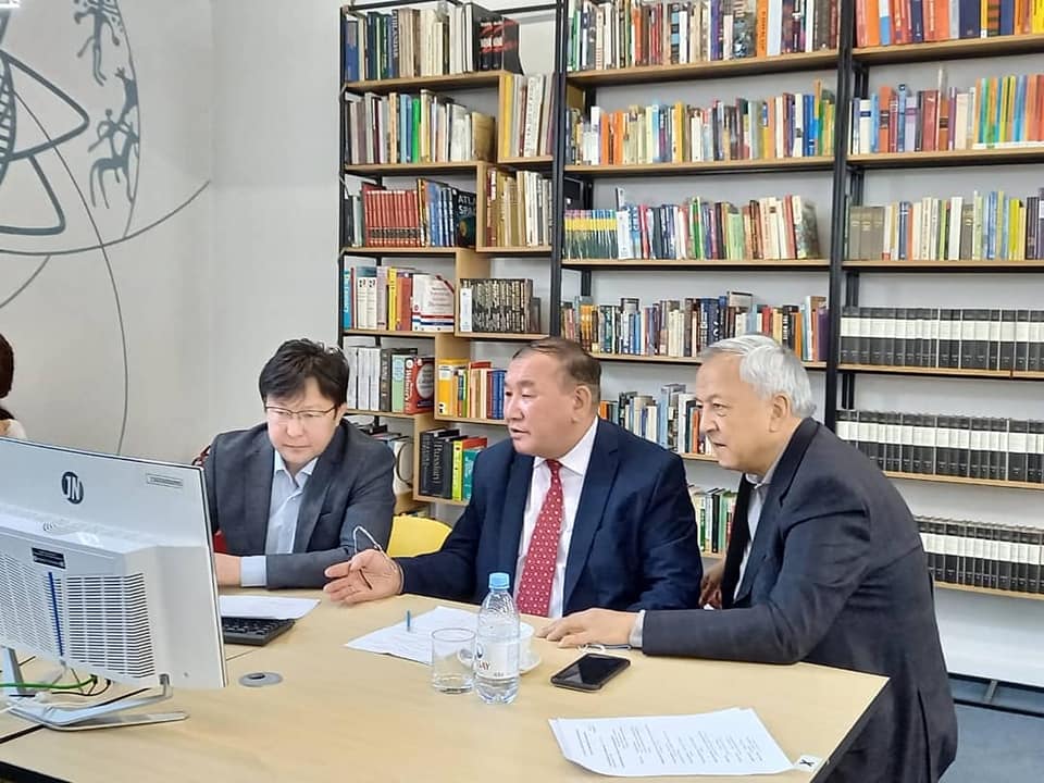 Ádebi jyl qorytyndysyna arnalǵan onlain konferentsiia ótti