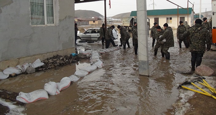 الماتى وبلىسىنىڭ ۇزىناعاش اۋىلىن ەرٸگەن قار سۋى باسىپ قالدى