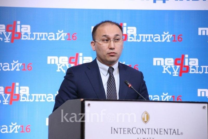 دەۋرەن اباەۆ: شەنەۋنٸكتەردٸڭ باق-تان قاشىپ جٷرەتٸن ۋاقىتى ٶتتٸ