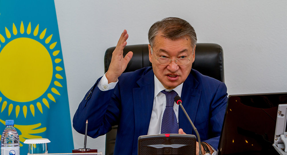 Ахметов: "Жиһаздың есігі сынып жатыр, медбикелер оны жасырып әлек" (Видео)