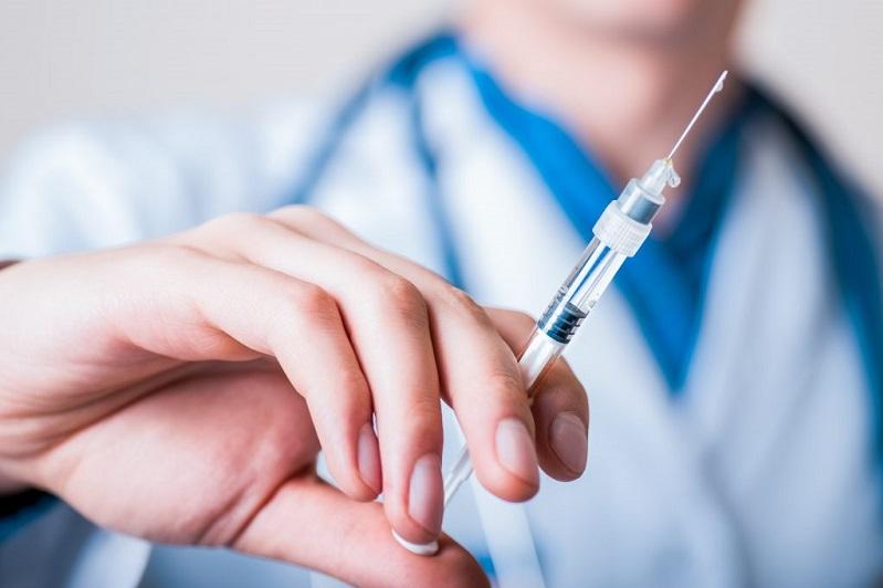 COVID-19 вирусына қарсы вакцина салынатын қауіп тобында дәрігерлер мен мұғалімдер бар
