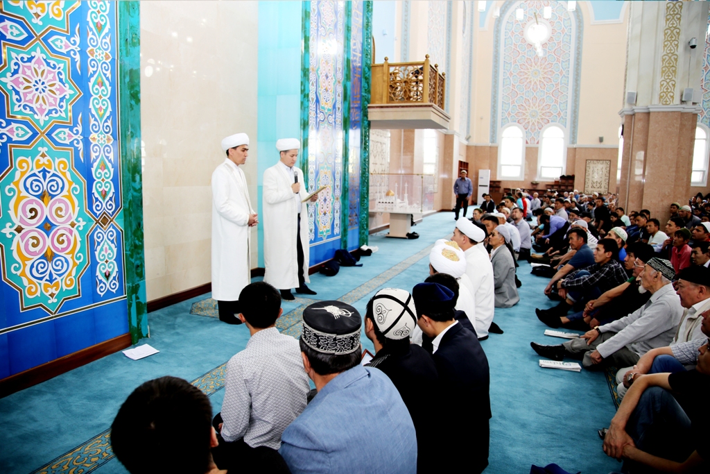 نازارباەۆ: مەشٸتتە ناماز وقۋ ٷشٸن دە بٸلٸم كەرەك