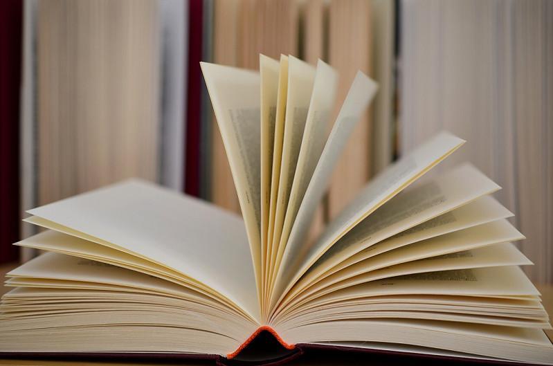 Abai kitaptary Estoniianyń Jazýshylar odaǵyna jiberiledi