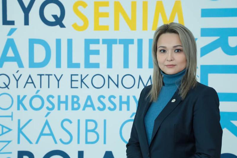 Áliia Sadyrbaeva Nur Otan-nyń qoǵamdyq qabyldaý bólmesine jetekshilik etedi