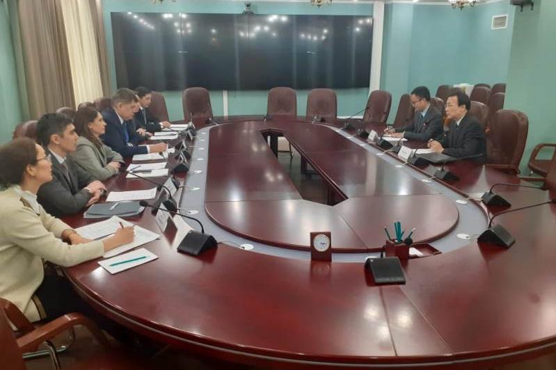 Елжан Біртанов Қытай елшісімен кездесті