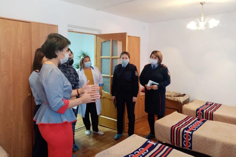 Отбасындағы зорлық-зомбылық: БҚО-да үш күнде 29 әйел сенім телефонына хабарласты