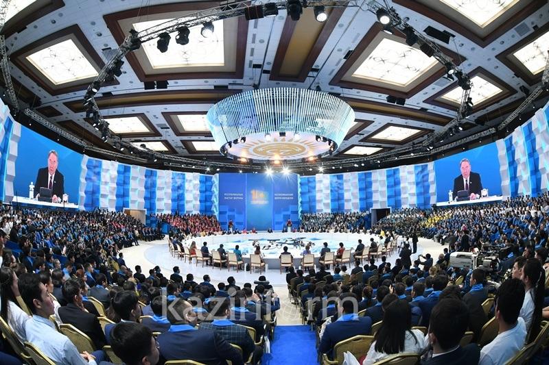 Nazarbaev Táýelsizdiktiń eleń-alańynda Parlamentti ne úshin taratyp jiberdi 