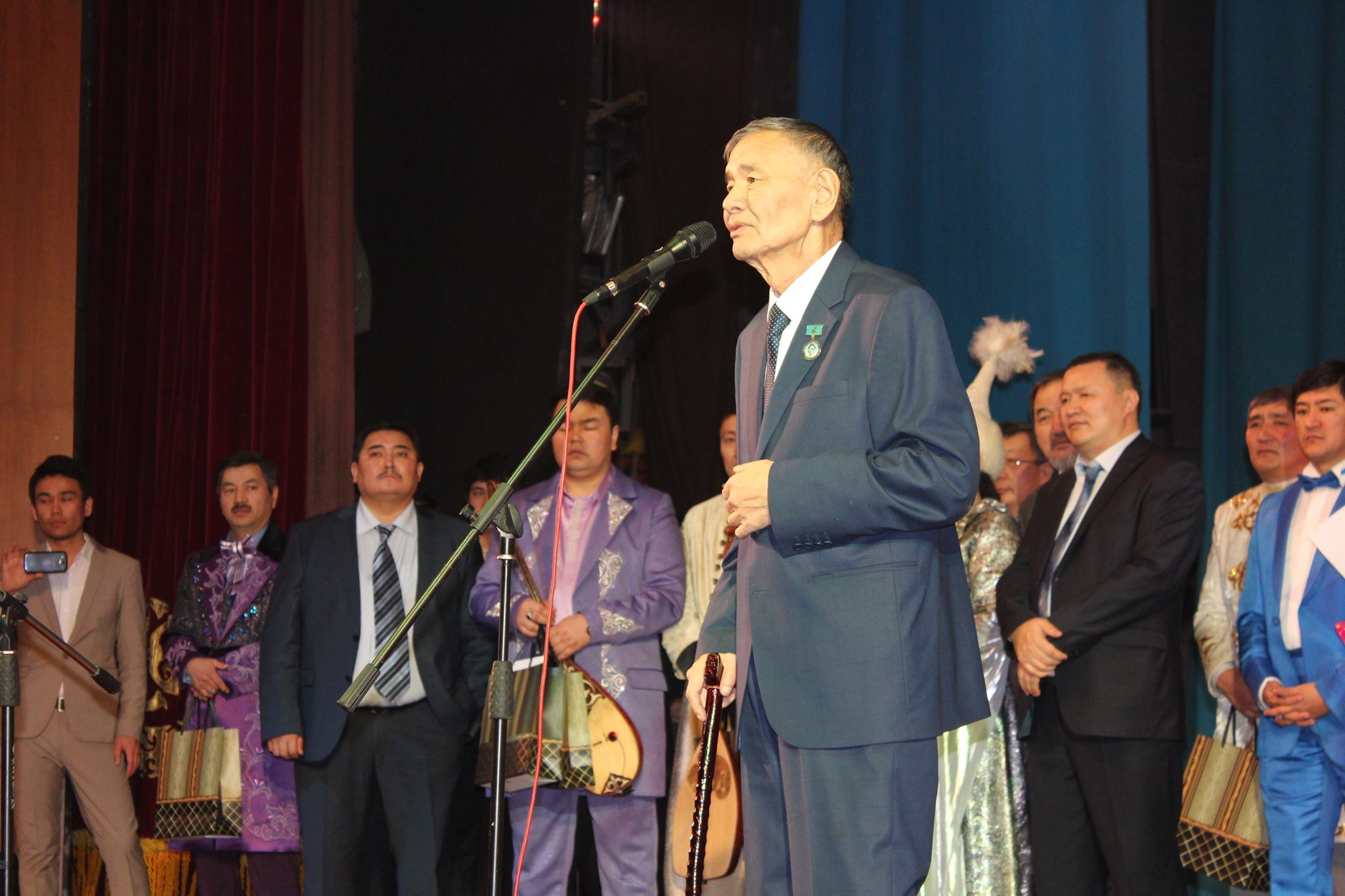 Бізге жақын адамның біразы жоқ...