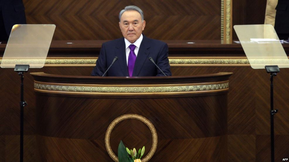 Назарбаев: Бір қолға жүздеген мың гектар жер беруге болмайды