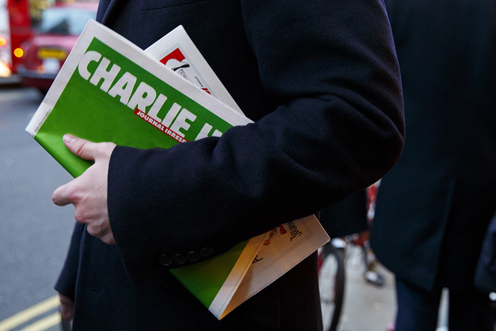 Charlie Hebdo رەسەيلٸك تۋ-154 اپاتى جايلى كاريكاتۋرا جارييالادى