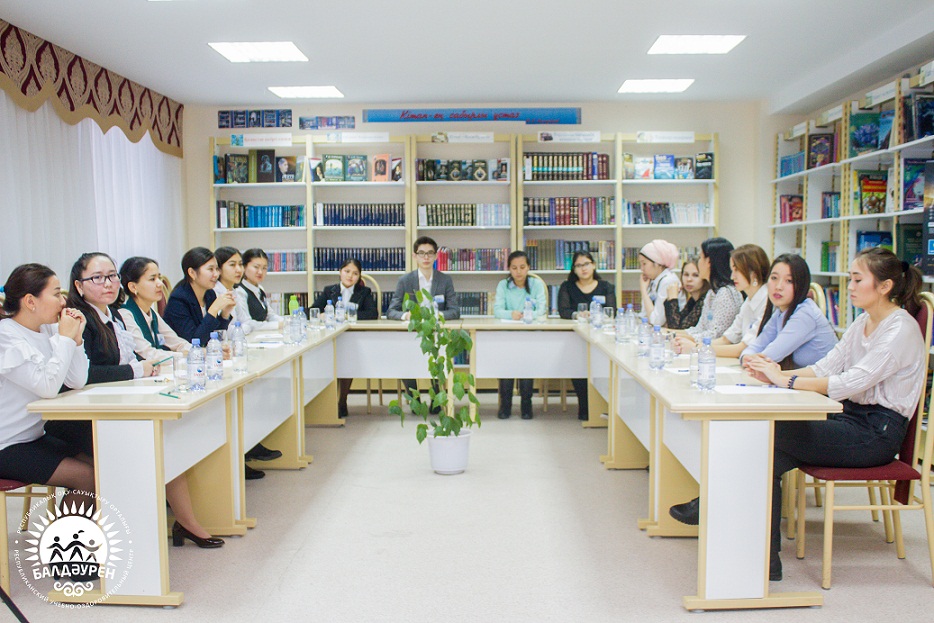 Үштілді жетік меңгерген жастар сынға түсті
