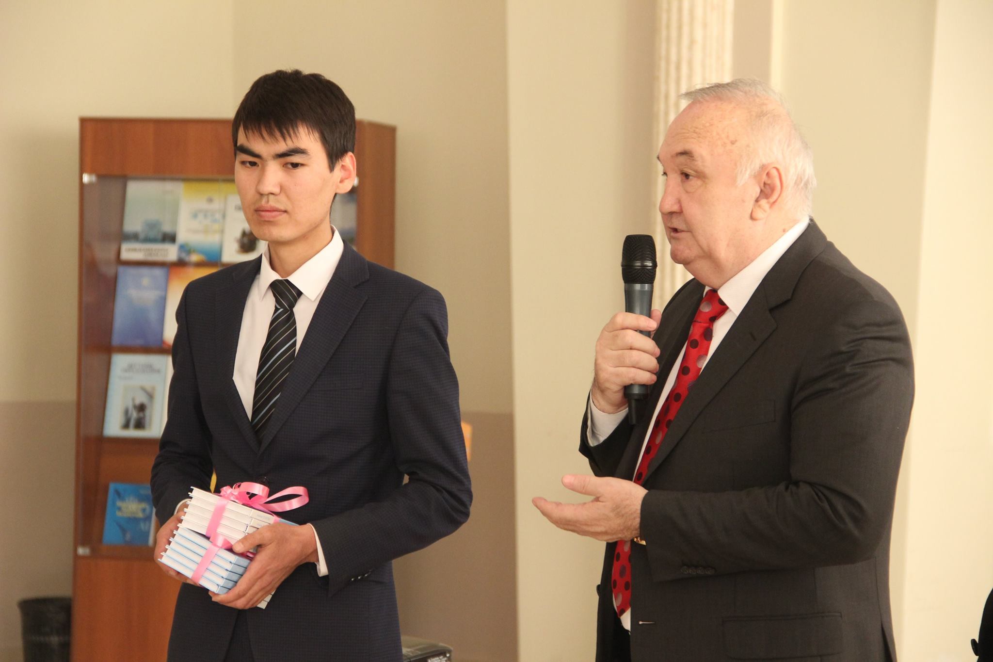 "Сүйем мен жезтырнақты дүниені..."