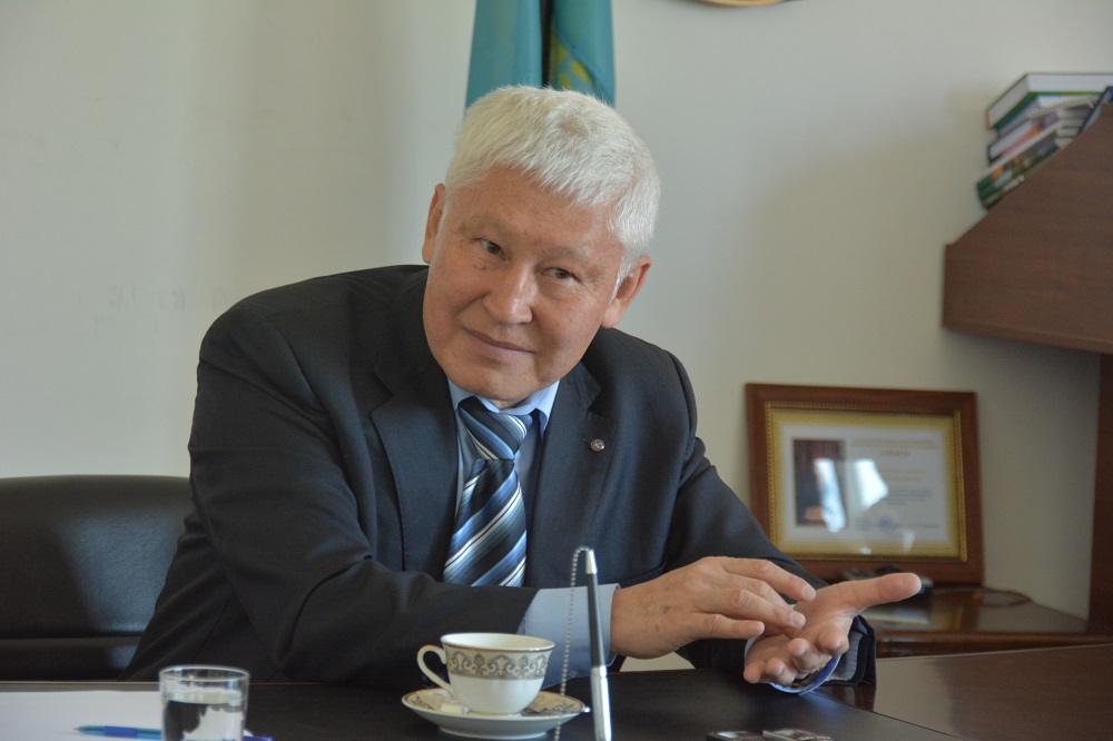 Asqar Jumadildaev: Men balalarymdy orys mektebine aýystyratyn bolamyn