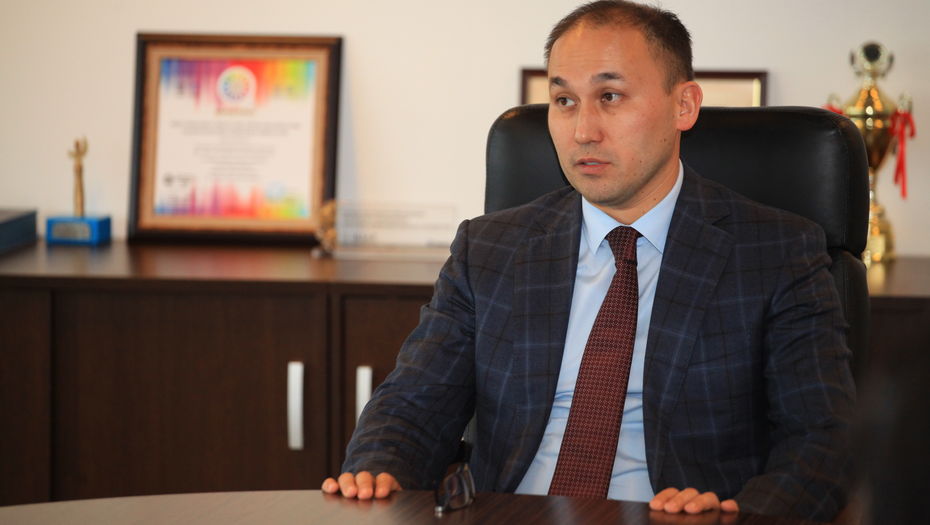 Абаев: Ақпараттық вакуум туындаған жоқ, қоғамнан ештеңе де бүгіліп қалмады 