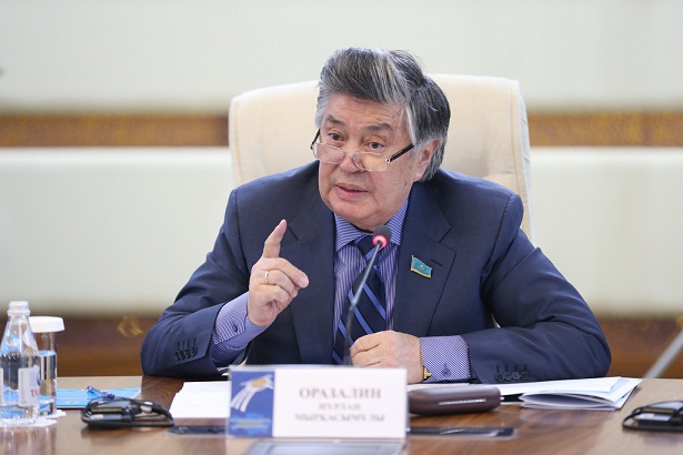 Нұрлан Оразалин Сенаттан кетті