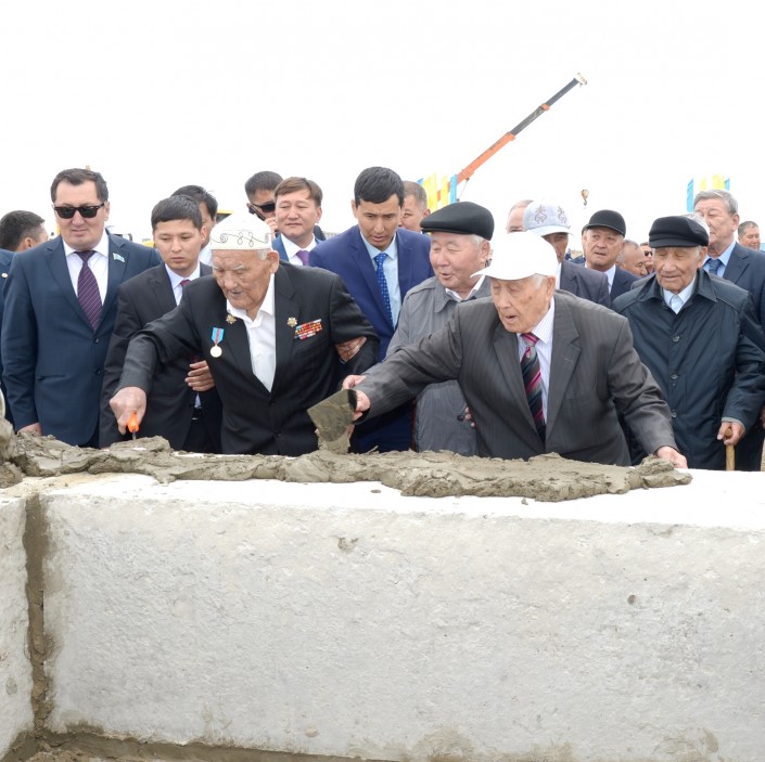 سىردارييا ٶزەنٸنٸڭ سول جاعالاۋىندا جاڭا قالانىڭ قۇرىلىسى باستالدى 