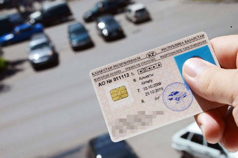 Қазақстанда жүргізуші куәлігінің мерзімі өткен жағдайда қайта емтихан тапсыру жойылады
