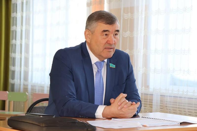 Senator Dúisenǵazy Mýsin: Elbasy maqalasynda syn saǵattaǵy damý baǵytyna nazar aýdardy