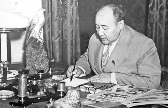مۇحتار ەۋەزوۆ: قازاقتى جۋىردا جەتٸلدٸرمەيتٸن تاعى بٸر سەبەپ: دٸني فاناتيزم, ناداندىق, ەسكٸ عۇرىپ