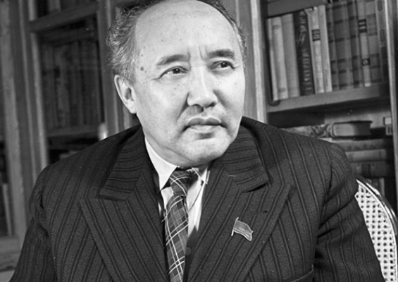 Мұхтар Әуезов. Қазақ ескілігінен аз мағлұмат