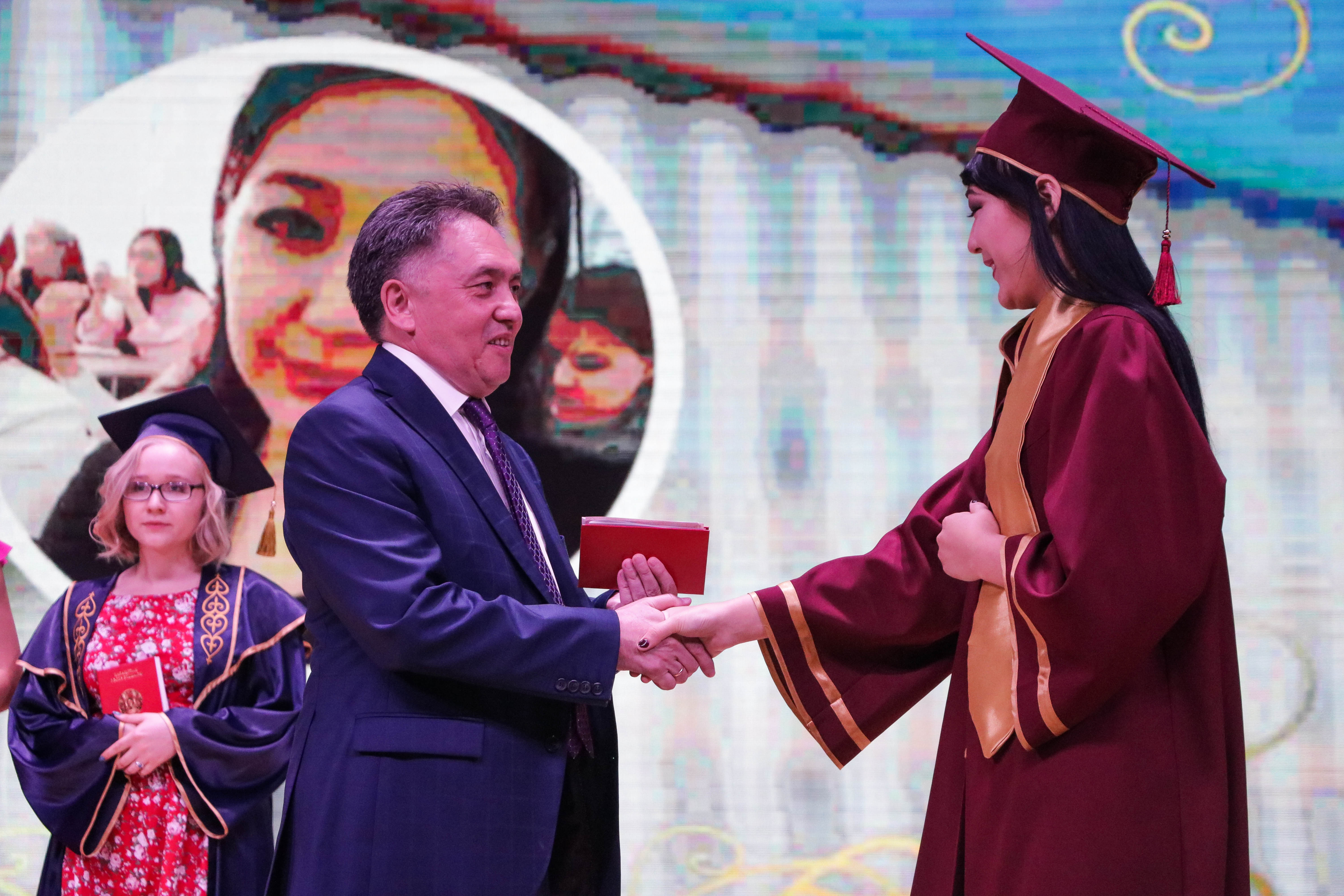 سەرپٸندٸكتەردٸڭ العاشقى تٷلەكتەرٸ ديپلوم الدى