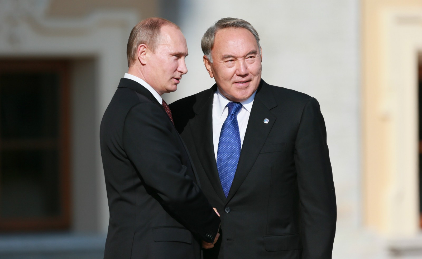 Нұрсұлтан Назарбаев Владимир Путинді туған күнімен құттықтады 