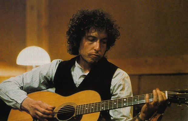Nobeldiń ádebiet boiynsha syilyǵy rok-mýzykantqa berildi