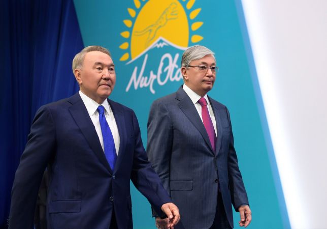Bir jyl buryn Nursultan Nazarbaevtan el tizginin qolǵa alý mártebesi buiyrdy - Prezident