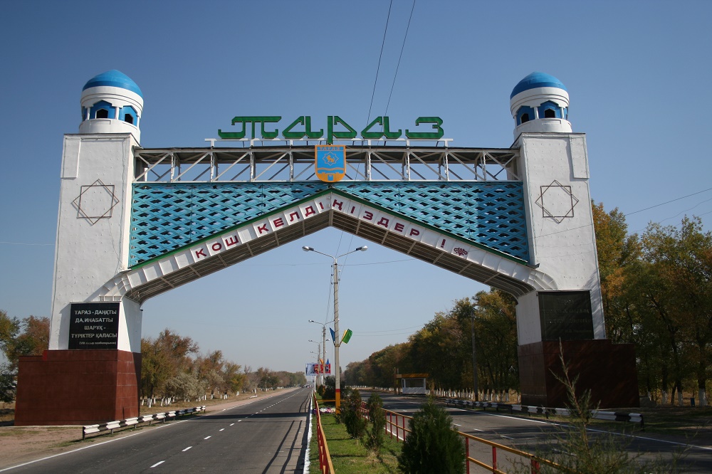 تارازداعى لەنين كٶشەسٸن كٸمگە ساقتاپ وتىر?