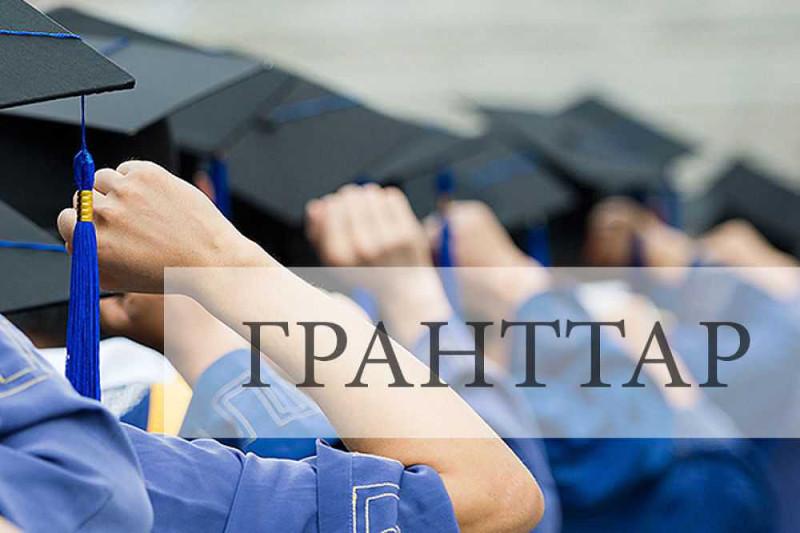 سەناتور اۋىلعا بەرٸلەتٸن بٸلٸم گرانتتارىن 50 پايىزعا كٶبەيتۋدٸ ۇسىندى