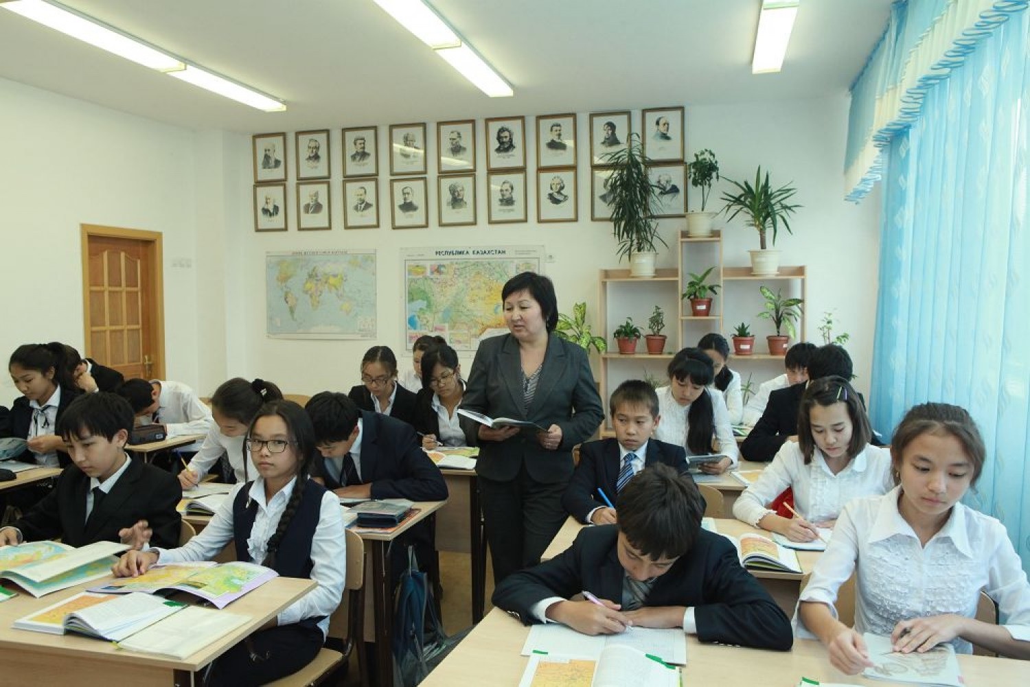Muǵalimderdiń jalaqysy qanshaǵa artady?