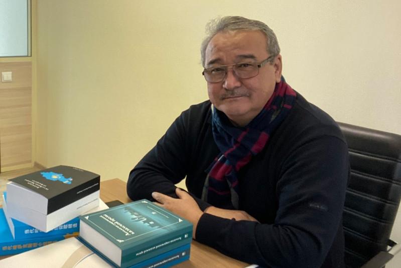 Нұрлан Өнербаев «Абай жолы» аудиокітабын дыбыстайды