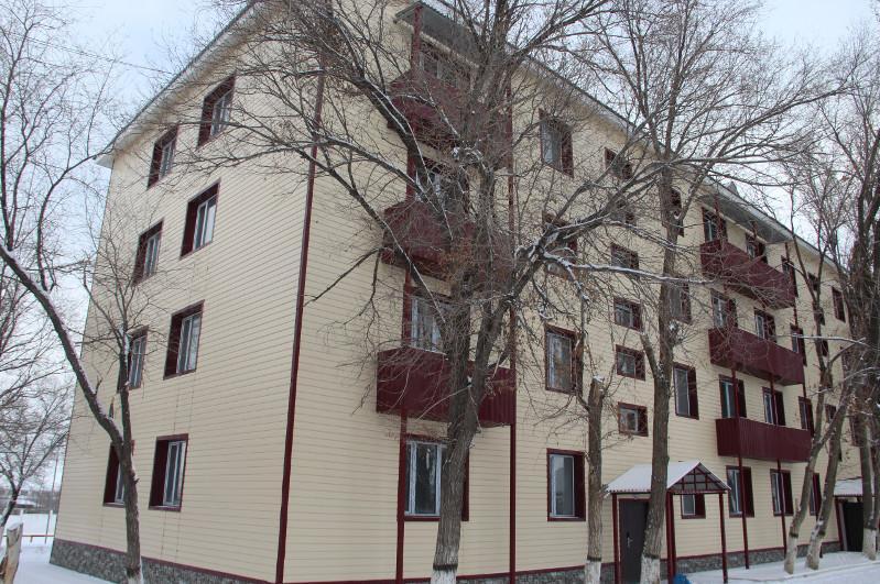 Сарыөзек гарнизонында әскери қызметшілерге 52 пәтер кілті табысталды