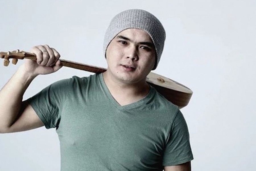 «Намысшыл» рэперіміз Жан Ахмадиев мәдениетсіз әрекетімен масқара болды (Видео)