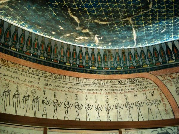 مىسىر فاراونىنىڭ عيباداتحاناسىنان قۇندى زات تابىلدى