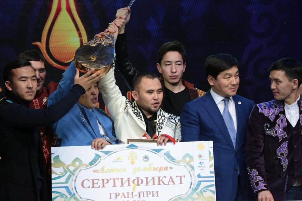 Мұхтар Ниязов "Алтын домбыраны" екінші мәрте жеңіп алды