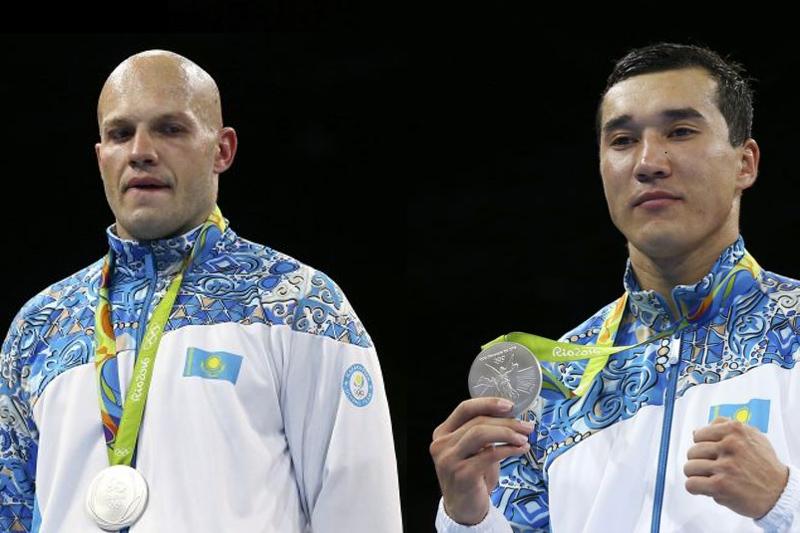 Prezident Niiazymbetov pen Levitke altyn medaldiń syiaqysyn berýdi tapsyrdy